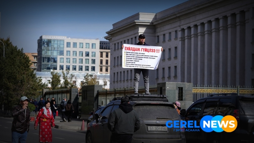 Бензиний хомсдолыг эсэргүүцсэн иргэд Г.Дамдинням сайдыг уулзахыг шаардав