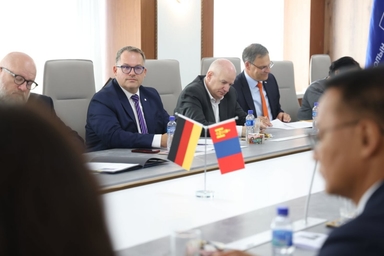 Монгол, ХБНГУ боловсролын салбарын хамтын ажиллагааг өргөжүүлнэ